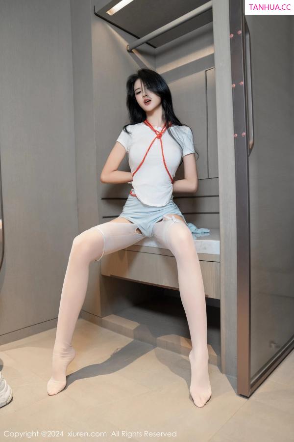 李浅浅  [XiuRen]高清写真图 2024.02.19 No.8105 浅浅Danny 捆绑美腿第23张图片